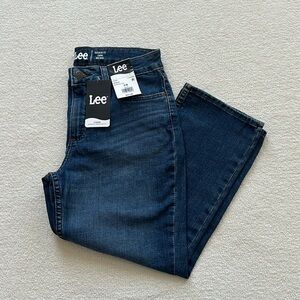 Lee Regular Fit Capri Mid rise women’s Size 6